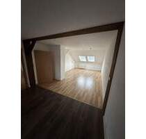 Helle 4-Zimmer-DG-Wohnung | 2 Bäder | große Wohnküche | EBK | Glasfaser - Braunschweig