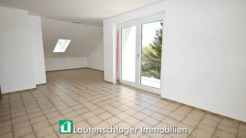 Großzügige Dachgeschosswohnung - Ganz oben mit Balkon! 3,5-Zimmer-Dachgeschoss-Wohnung in Lupburg bei Parsberg