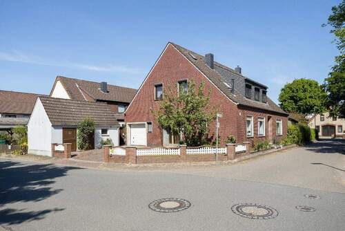 Die Staßenansicht - 6 Zimmer Einfamilienhaus in Stuhr