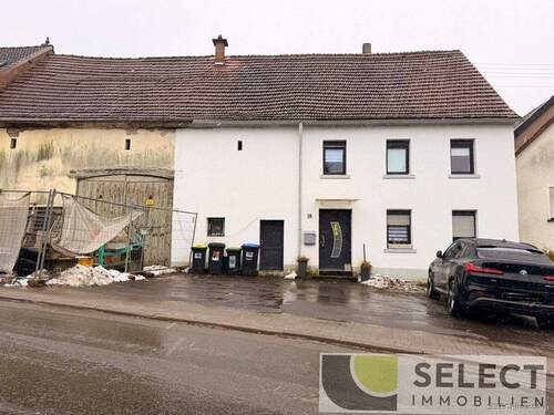 Ansicht - Aus Bankverwertung Wohnhaus mit Scheune und Garten