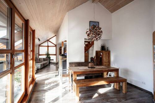 Essen/Wohnen - Nicht von der Stange ! Individuelle 4 12 Zimmer-Dachwohnung in kleiner Einheit in ruhiger, sonniger Lage von Aalen-Wasseralfingen