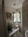 Bad mit Dusche Teilansicht - 