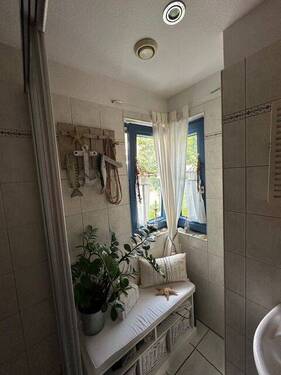 Bad mit Dusche Teilansicht - 
