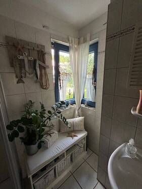 Bad mit Dusche Teilansicht - 