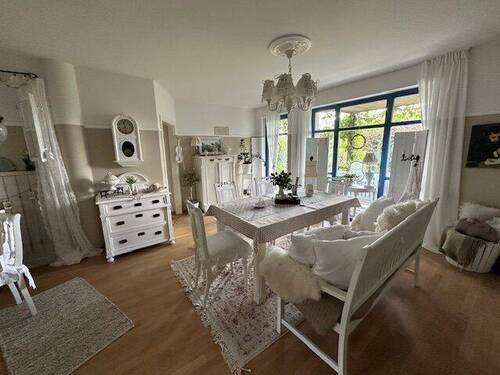 Wohnzimmer Teilansicht - 4 Zimmer Etagenwohnung in Gleichen