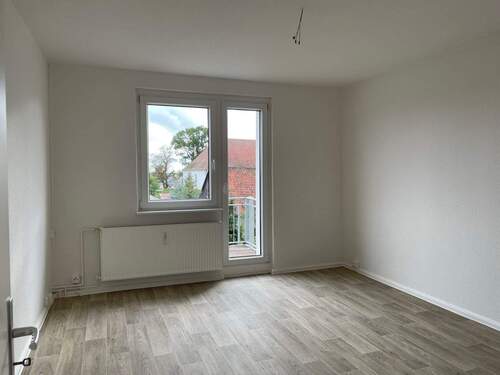 Wohnzimmer - 3 Zimmer Etagenwohnung zur Miete in Pessin