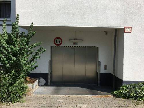 PKW Aufzug in Tiefgarage - 2 Zimmer Etagenwohnung zum Kaufen in Düsseldorf