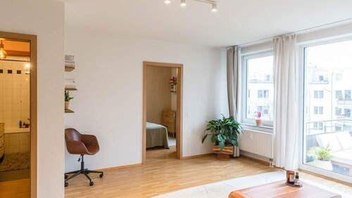 Wohnzimmer-34.jpg - HOMESK - 2-Zimmer-Wohnung mit Balkon auf der Halbinsel Stralau in Friedrichshain