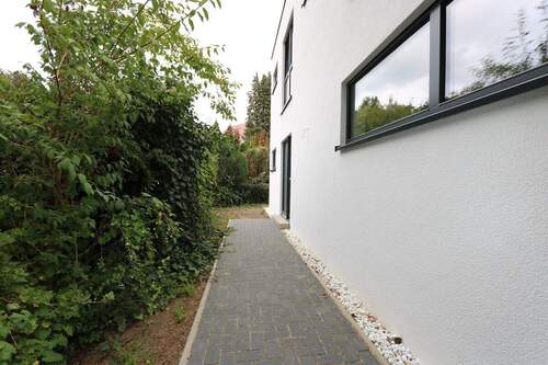 Zuwegung zum Eingang - 