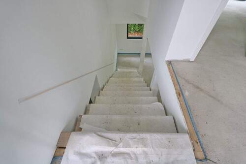 Treppe zum Erdgeschoss - 