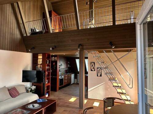 Treppe zur Galerie - 