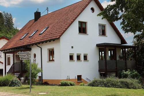 Nordwestansicht - 9 Zimmer Einfamilienhaus zum Kaufen in Reichenbach am Heuberg