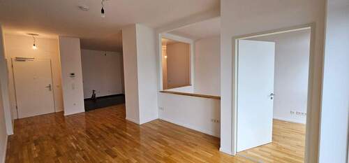Wohnzimmer - Sehr schöne sanierte 2 Zimmer Wohnung mit Balkon in Moers zu vermieten