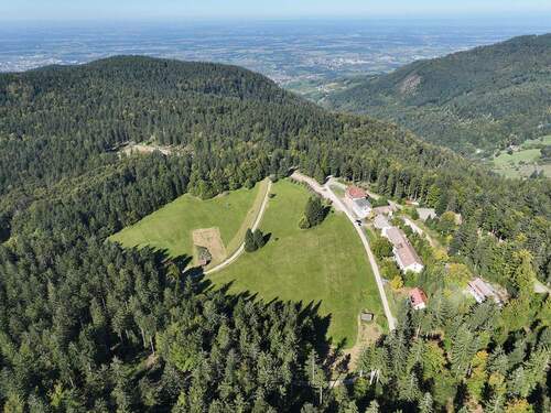 Blick auf Sasbachwalden - Mehrfamilienhaus, Wohnhaus mit 1,50 m² in Sasbachwalden zum Kaufen
