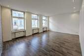 Großes Wohnzimmer - 2 Zimmer Etagenwohnung zur Miete in Krefeld