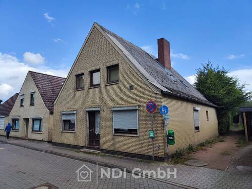 Fassade Seite - 4 Zimmer Mehrfamilienhaus, Wohnhaus zum Kaufen in Uetersen