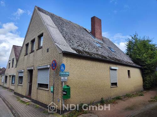 Fassade Seite 2 - 4 Zimmer Mehrfamilienhaus, Wohnhaus in Uetersen