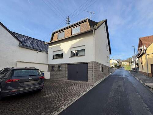 Garage - 5 Zimmer Einfamilienhaus in Dornburg / Langendernbach