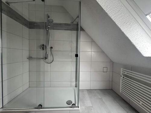 ... großer bodentiefer Dusche - 