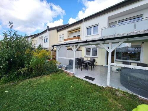 Blick vom Garten zur Terrrasse - 