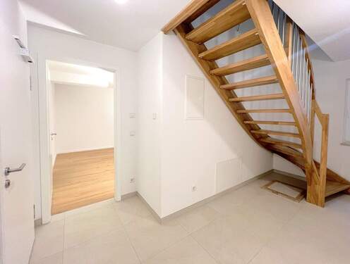 wohnliches Souterrain (Treppe zum EG) - 