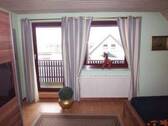 Schlafzimmer Bild 2 - Tür zum Balkon - 