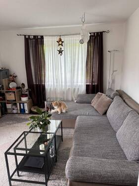 Wohnzimmer - Bad Brückenau! Gepflegte 2-Zimmer-Wohnung mit Balkon WE39