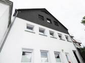 Haus vorne - 7 Zimmer Einfamilienhaus zum Kaufen in Burscheid