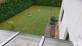 Blick-vom-Balkon-in-Garten - 