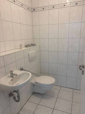 Gäste WC - 4 Zimmer Etagenwohnung zur Miete in Saarbrücken