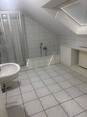 Badezimmer - 4 Zimmer Etagenwohnung in Saarbrücken