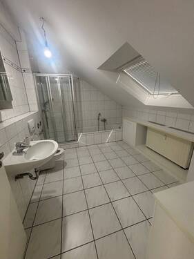 Badezimmer - Etagenwohnung in Saarbrücken zur Miete