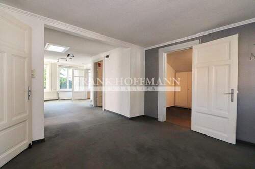 V9915 OG - Zwischenraum - 