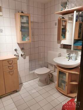 Bad - 4 Zimmer Etagenwohnung in Berglen