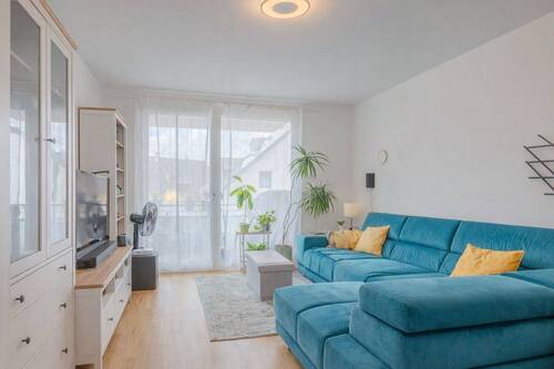 Wohnbereich - Neuwertige, familienfreundliche 4-Zi.-Whg. mit Lift & 2 TG