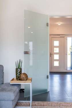 Heller Eingangsbereich - 