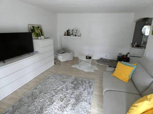 Wohnzimmer - 2 Zimmer Etagenwohnung in Bergheim