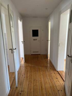 Flur - Etagenwohnung mit 80,10 m&sup2; in Torgau zur Miete