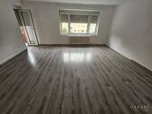 Wohnzimmer - Gepflegt - hell - gut gelegen - 185.000,00 EUR Kaufpreis, ca.  78,00 m² Wohnfläche