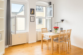 Wohnzimmer (untere Ebene) - Sofort bezugsfrei! Attraktive Maisonette-Wohnung in Berlin-Spandau