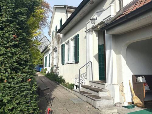 Hauseingang - Mehrfamilienhaus, Wohnhaus mit 242,00 m² in Kirchheim unter Teck zum Kaufen