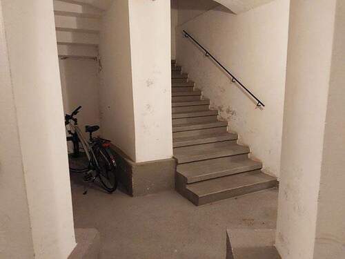 Treppenhaus / Zugang Kellergeschoss - 