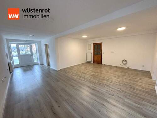 Eingangsbereich, mit Blick in Küche und Wohn-Essbereich - 3 Zimmer Etagenwohnung in Engelthal