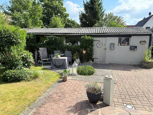 Terrasse/ Nebengebäude - 