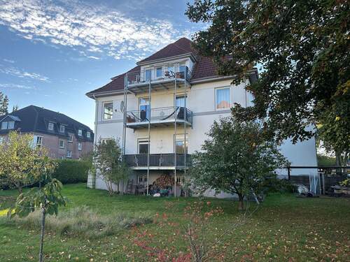Wohnhaus vom Garten.JPG - 4 Zimmer Etagenwohnung zum Kaufen in Bremen