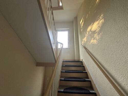 Treppenhaus.JPG - Etagenwohnung mit 136,00 m&sup2; in Bremen zum Kaufen