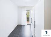 Kinderzimmer/Büro mit Balkon OG (KI-geräumt) - 