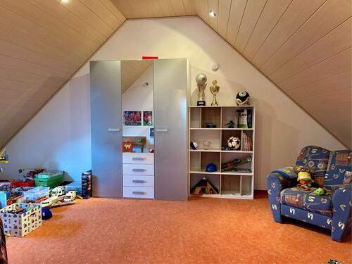 Spielzimmer oder Abstellraum - 