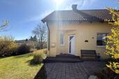 Außenansicht Hauseingang - 5 Zimmer Einfamilienhaus zum Kaufen in Seybothenreuth