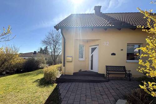 Außenansicht Hauseingang - 5 Zimmer Einfamilienhaus zum Kaufen in Seybothenreuth